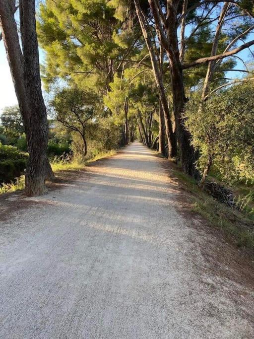 Ravissant T3 En Duplex Proche Mer La Londe-les-Maures Exterior foto